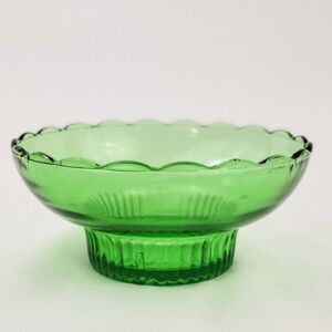 VINTAGE ✨️ EO Brody Co. Green Glass Scalloped Edge Bowl
